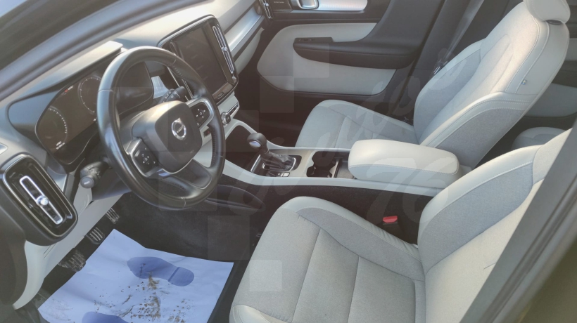 VOLVO XC40 D 150 CV