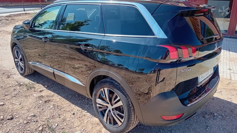 PEUGEOT 5008 1.5 HDI 130 CV 7 PLAZAS
